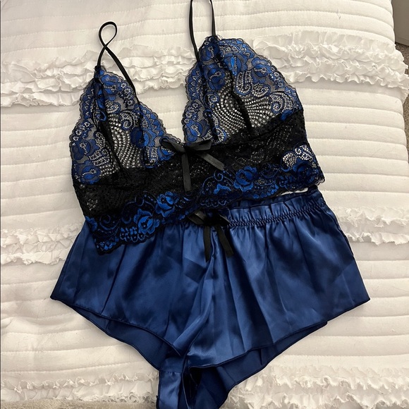 Lacy Blue Lingerie Set - Picture 3 of 3